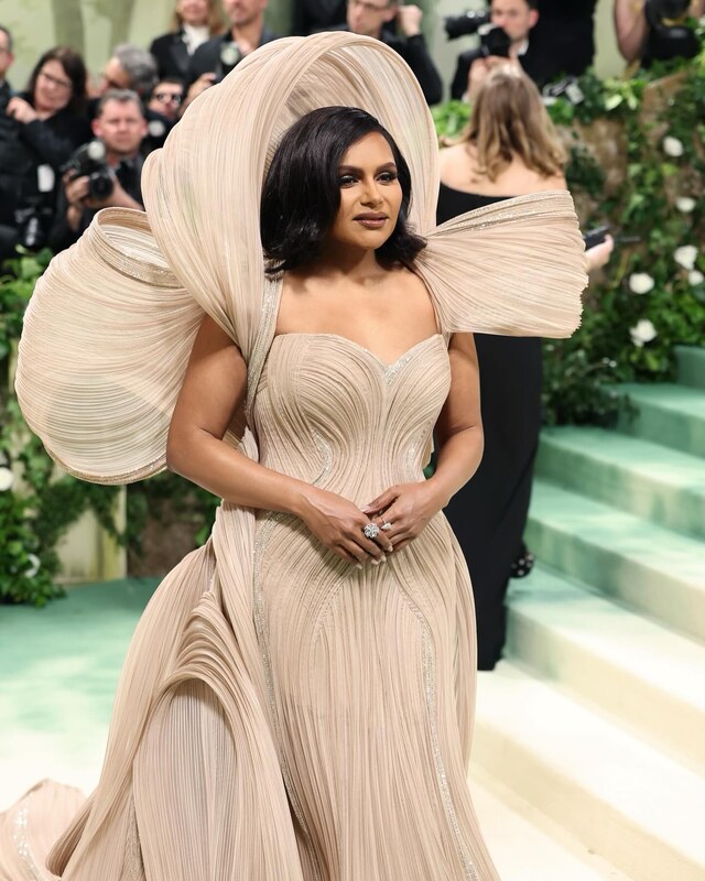 Mindy Kaling nude photo 4