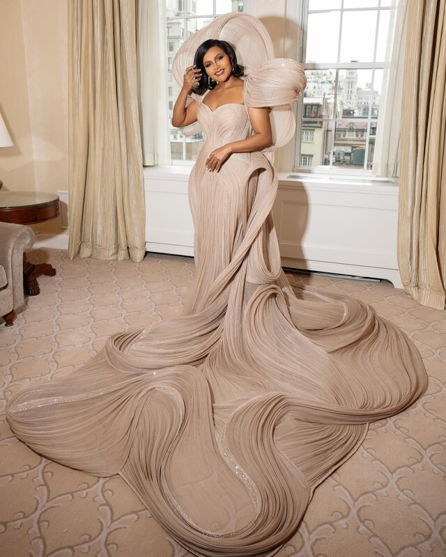 Mindy Kaling nude photo 7