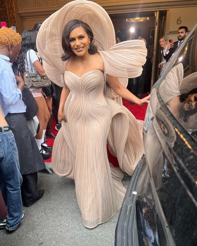Mindy Kaling nude photo 11