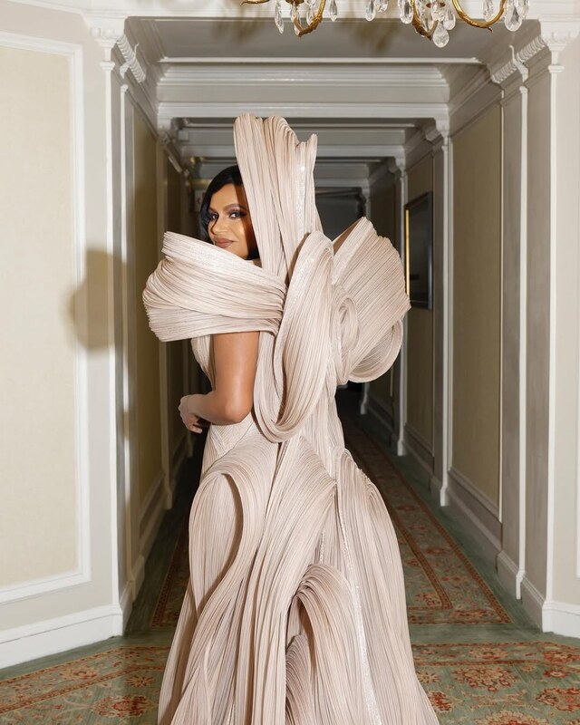 Mindy Kaling nude photo 14