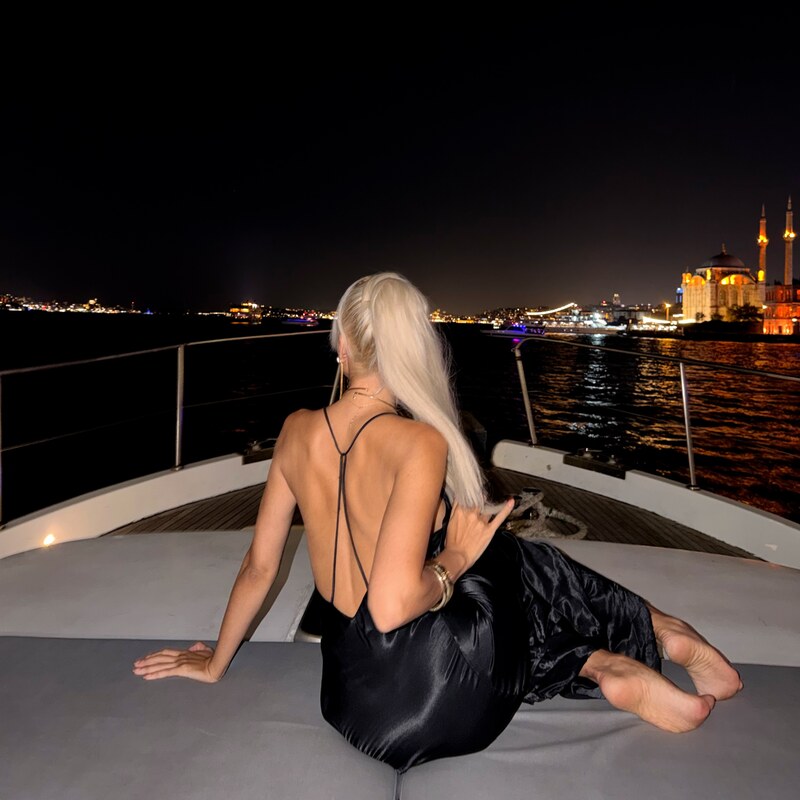Mine Çakmakcı nude photo 6