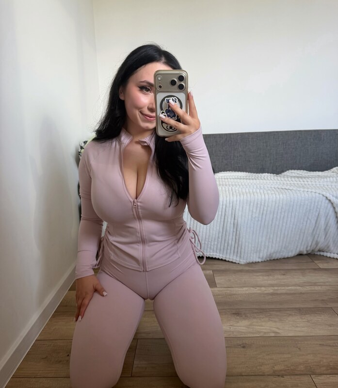 Miniloonaa nude photo 2
