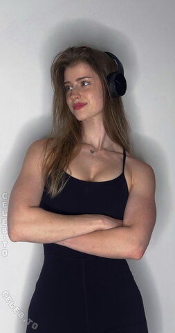Mira Szalma nude photo 20