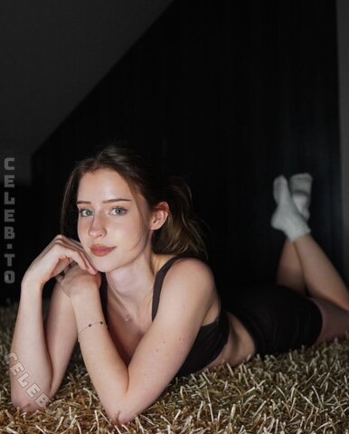 Mira Szalma nude photo 42