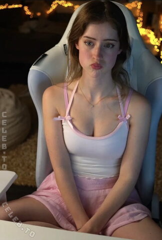 Mira Szalma nude photo 15