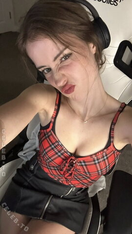 Mira Szalma nude photo 9