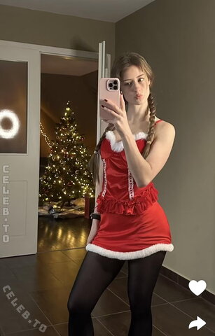 Mira Szalma nude photo 8