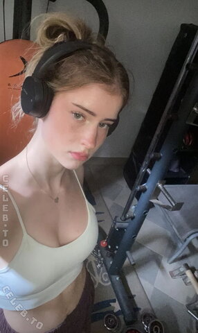 Mira Szalma nude photo 7