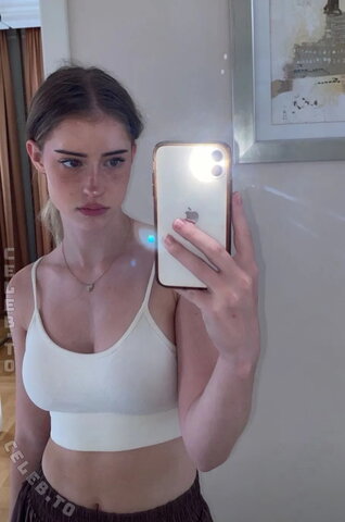 Mira Szalma nude photo 5