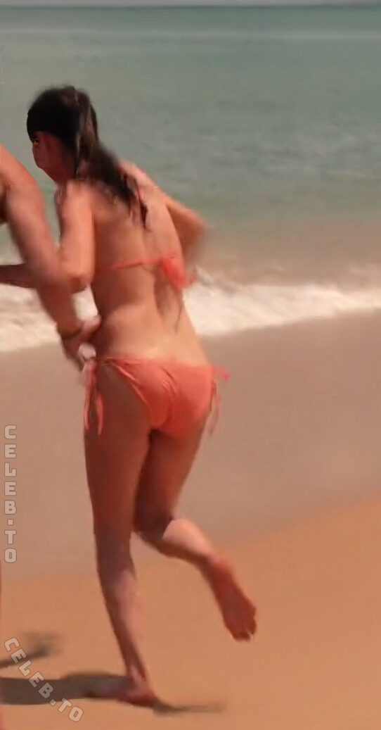 Miranda Cosgrove nude photo 4