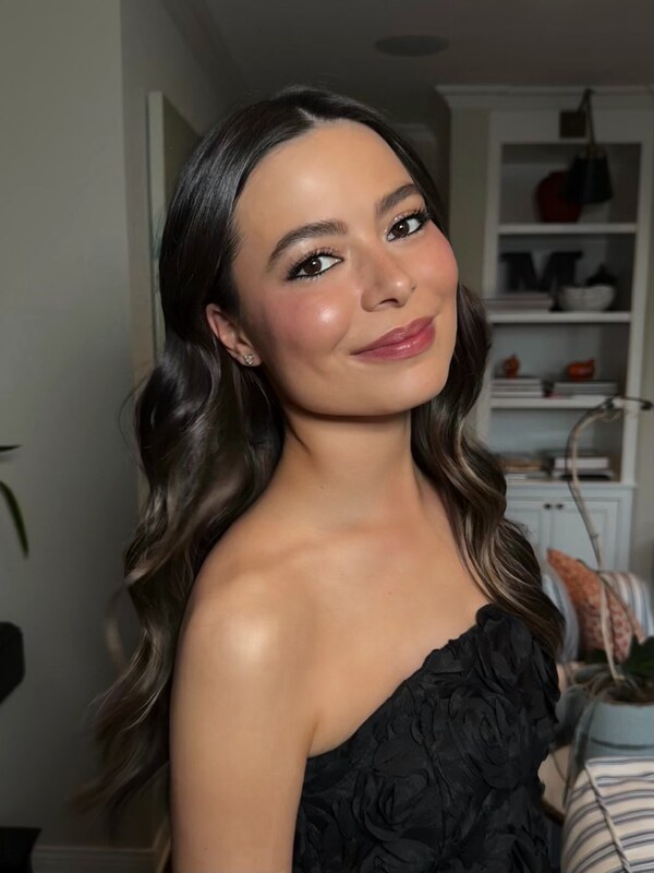 Miranda Cosgrove nude photo 2