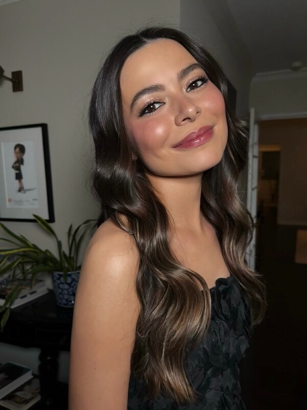 Miranda Cosgrove nude photo 3