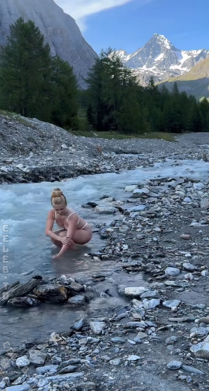 Miras.space nude photo 3