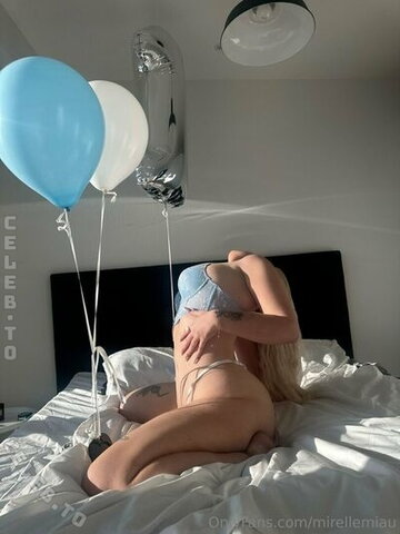 Mirellemiau nude photo 14