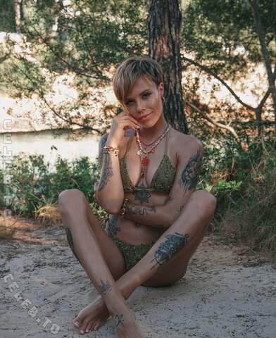 Miri Be nude photo 1