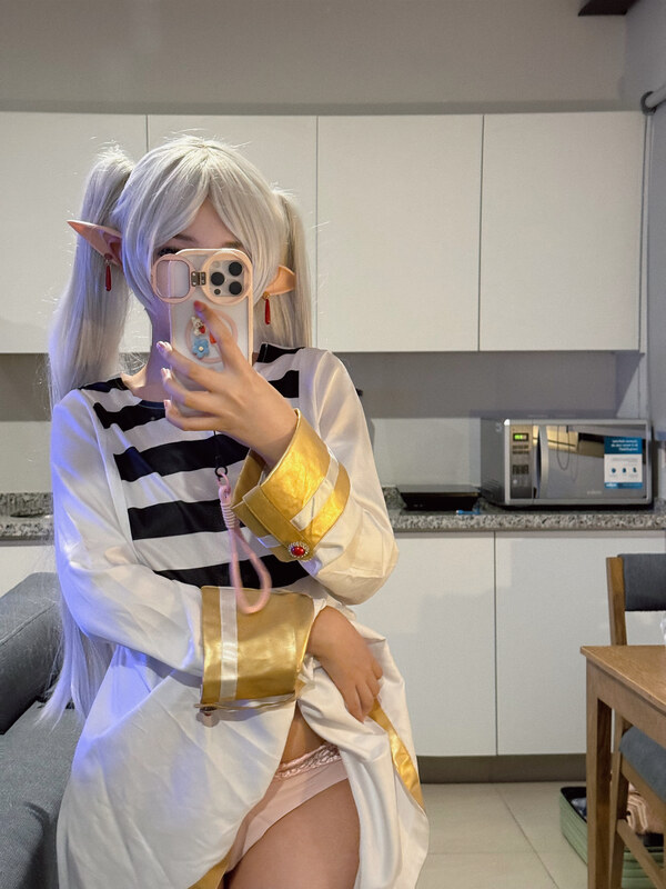Mishi Miku nude photo 11