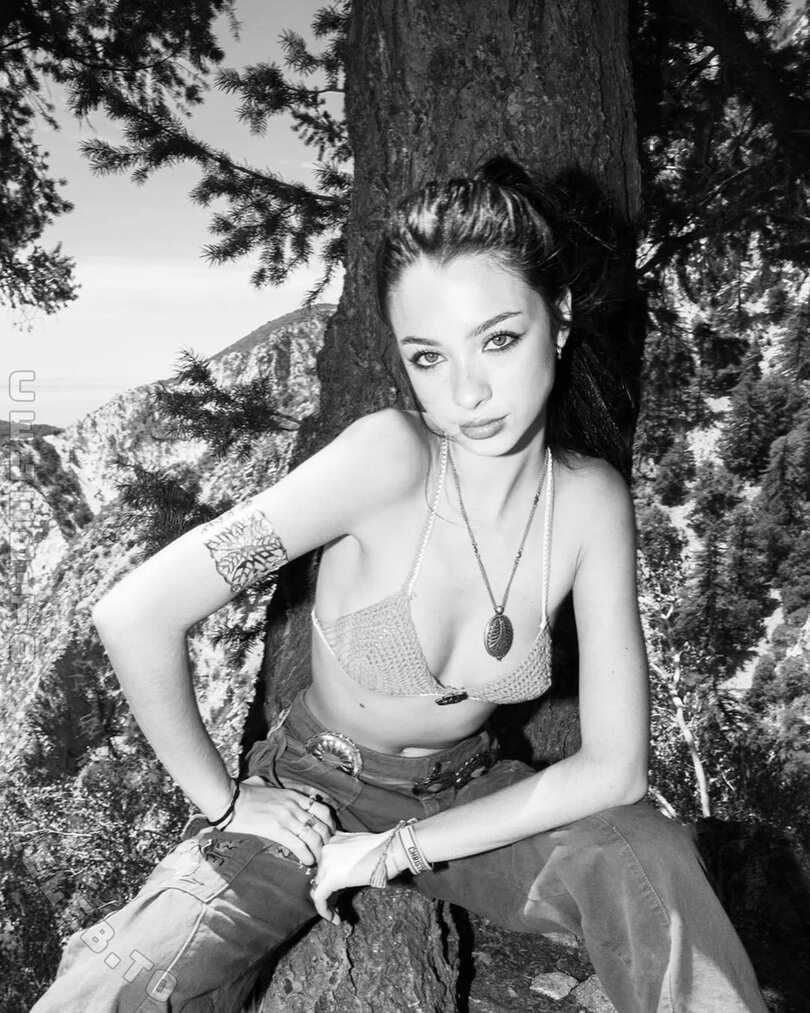 Mishka Silva nude photo 7
