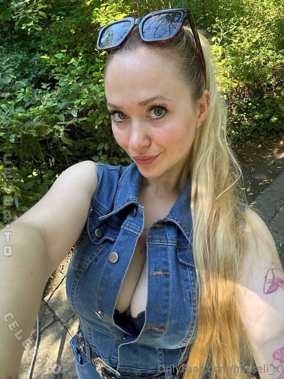 Miss Eli nude photo 4
