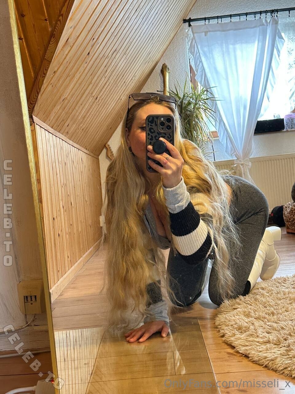 Miss Eli nude photo 2