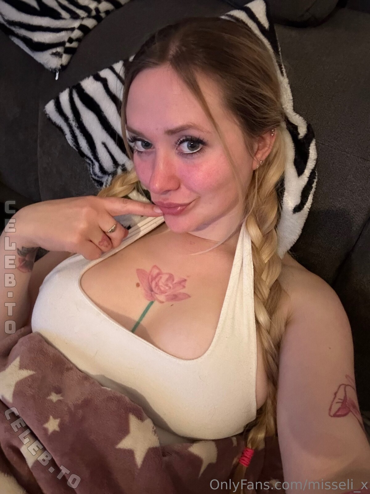 Miss Eli nude photo 9