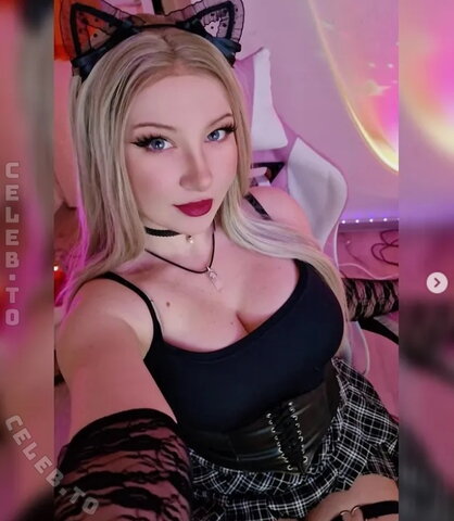 Miss Kira nude photo 8