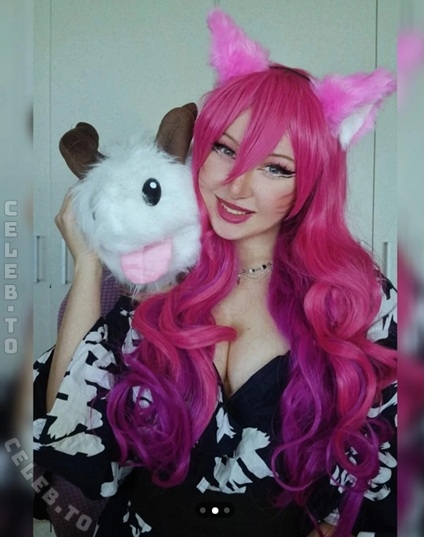 Miss Kira nude photo 3