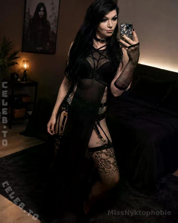 Miss Nyktophobie nude photo 3