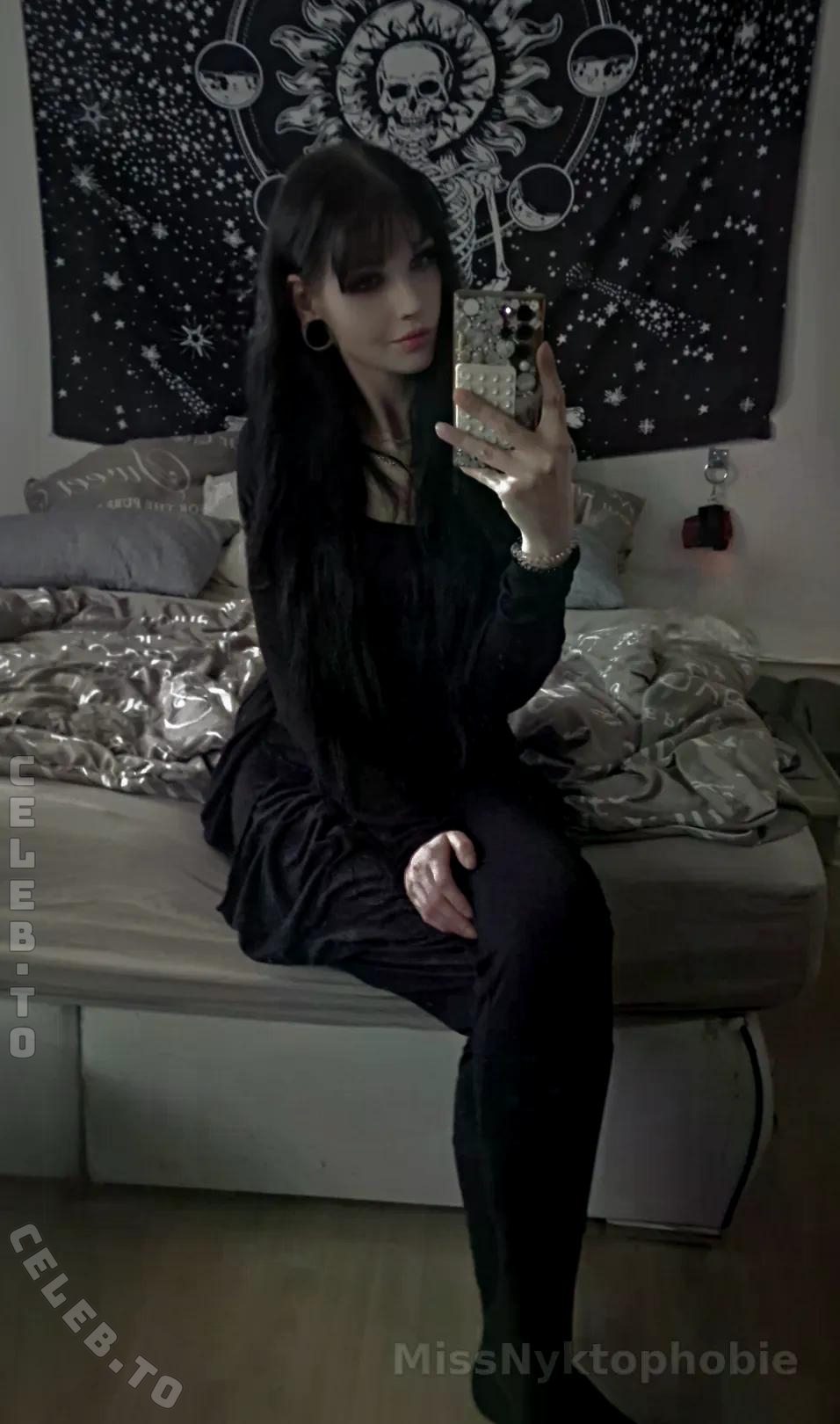 Miss Nyktophobie nude photo 8
