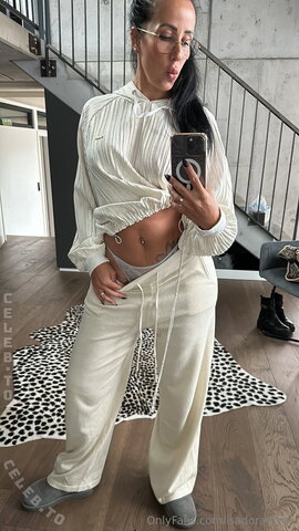 Miss Paradise nude photo 20