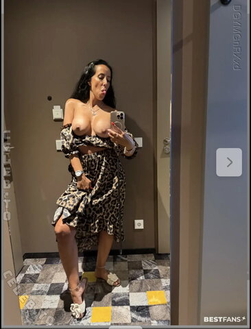 Miss Paradise nude photo 14