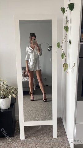 Miss_dxxx – White dress, black heels