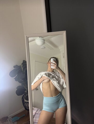 missemelia7 nude photo 9