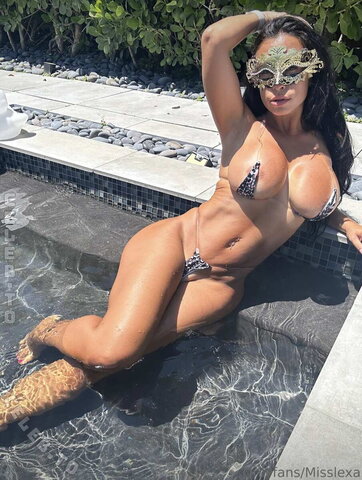 Misslexa – in my tiniest bikini 👙 naked poolside 💦 let's get messy 😈