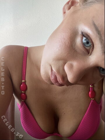 Missoverdrip nude photo 3