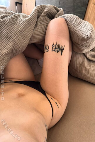 MissSarahXO nude photo 10