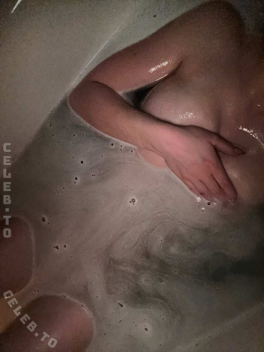 MissSarahXO nude photo 19
