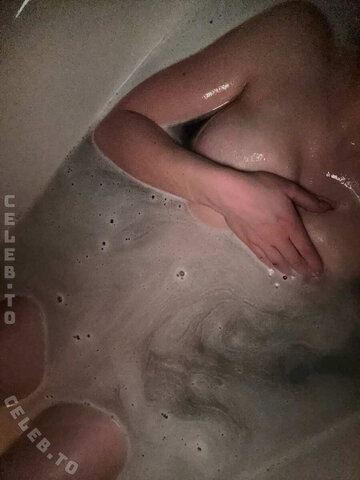 MissSarahXO nude photo 30