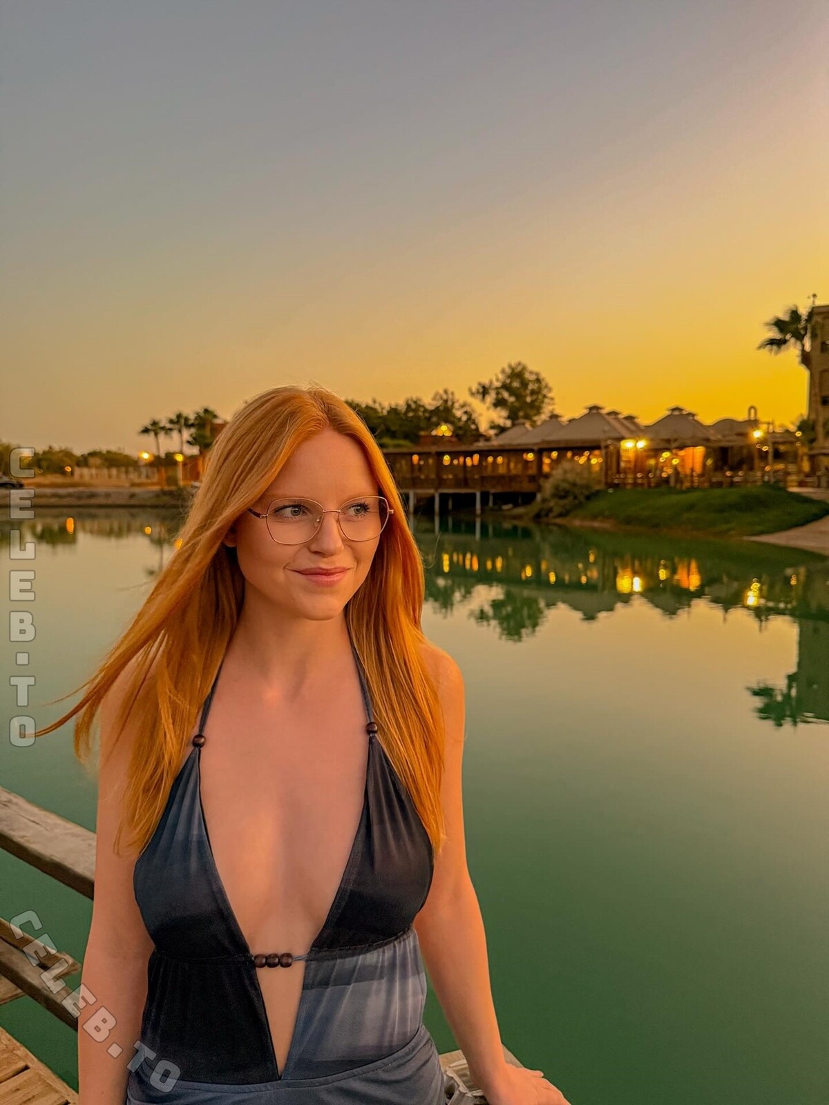 MissSarahXO nude photo 1