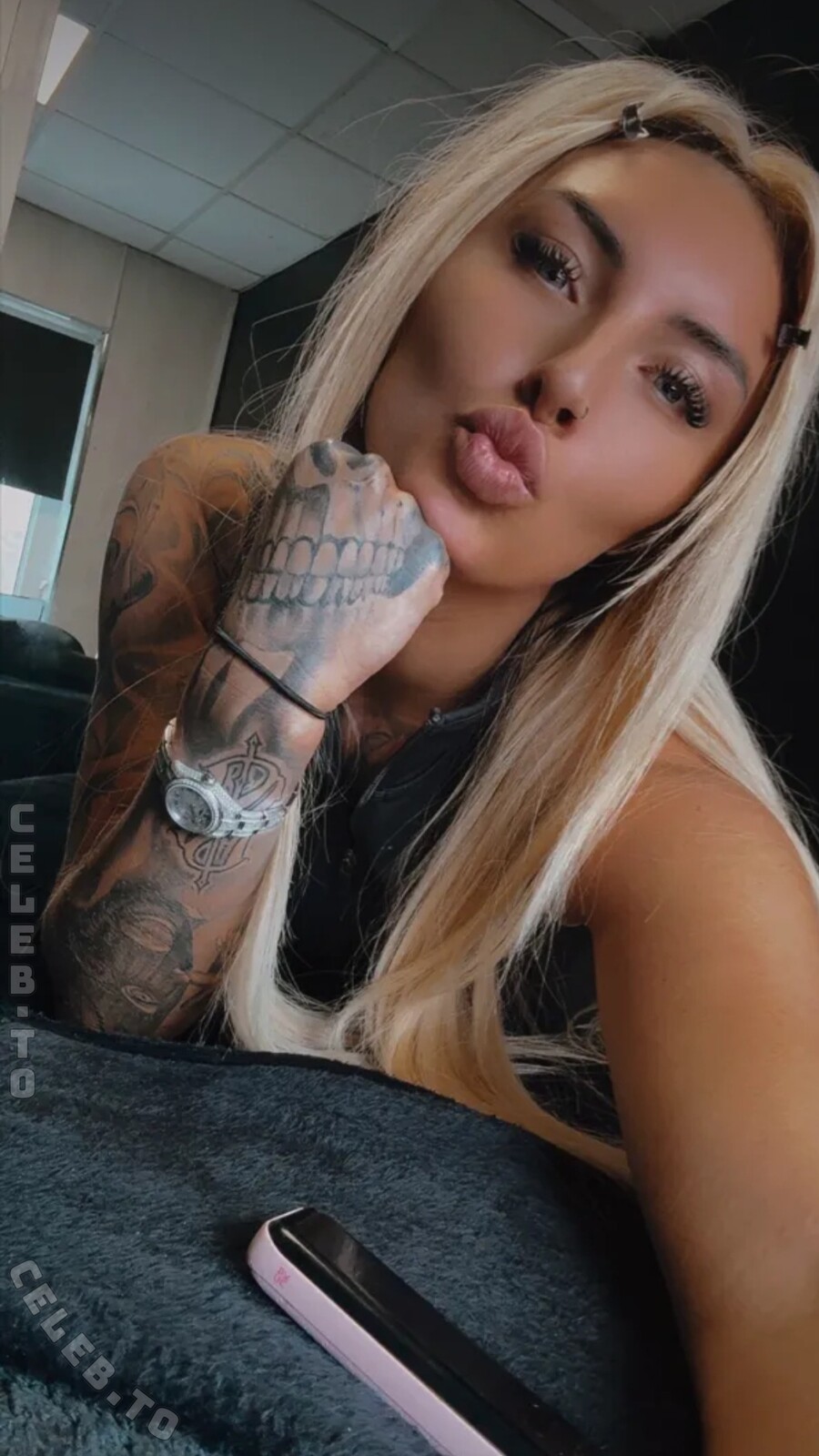 miss.singerx nude photo 8