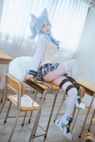 Miyana nude photo 3