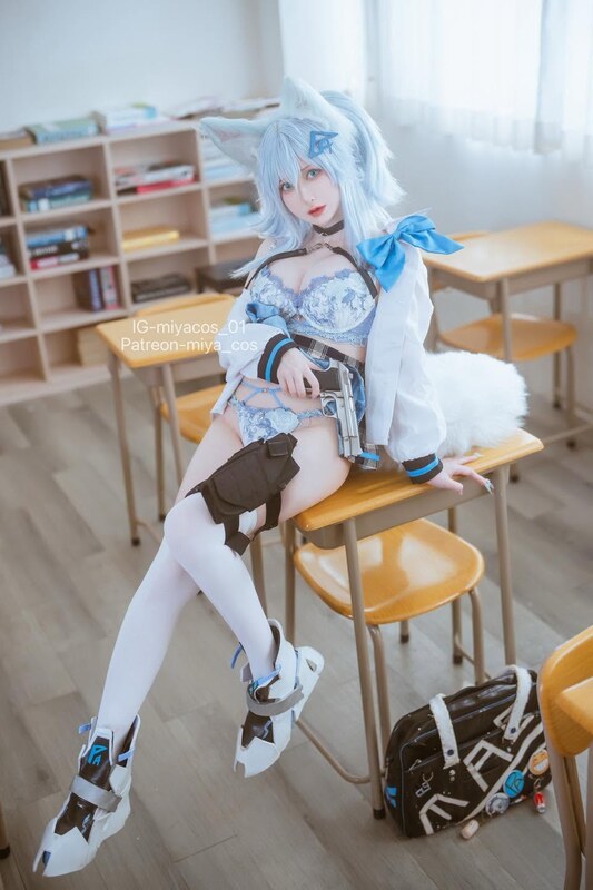 Miyana nude photo 4