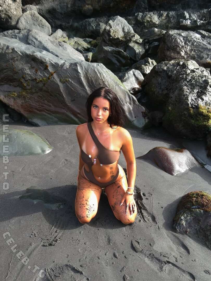 Moira nude photo 5