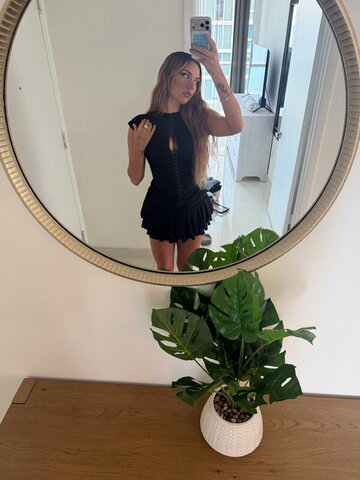mole nude photo 8