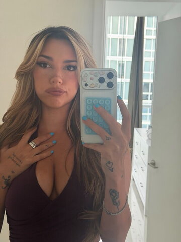 mole nude photo 4