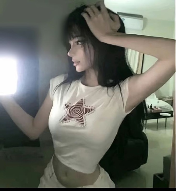 Moli0n nude photo 2