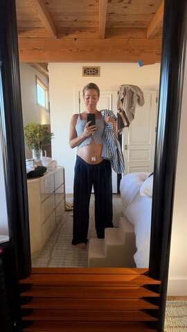 Molly Baz Hot (1 photo)