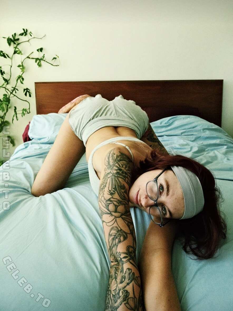 Molly Dixx nude photo 5