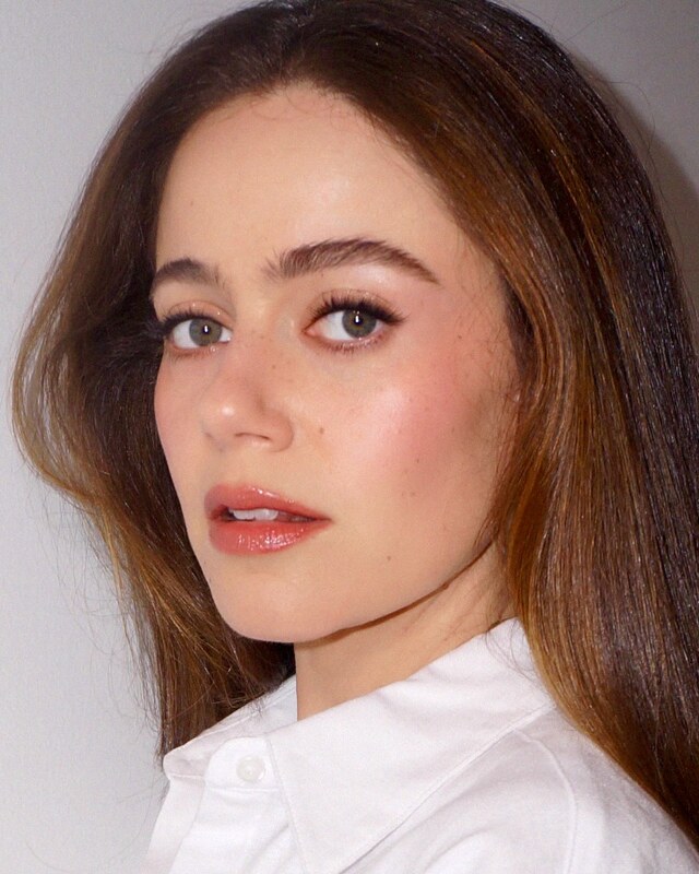 Molly Gordon nude photo 3