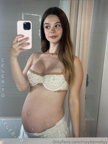 Molly Little Hot (1 photo)