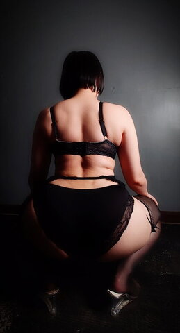 Momochino Hot (3 photos)